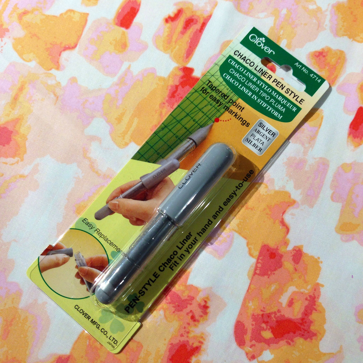 Clover Pen-Style Chaco Liner in silver, ideal for fabric marking on sewing projects